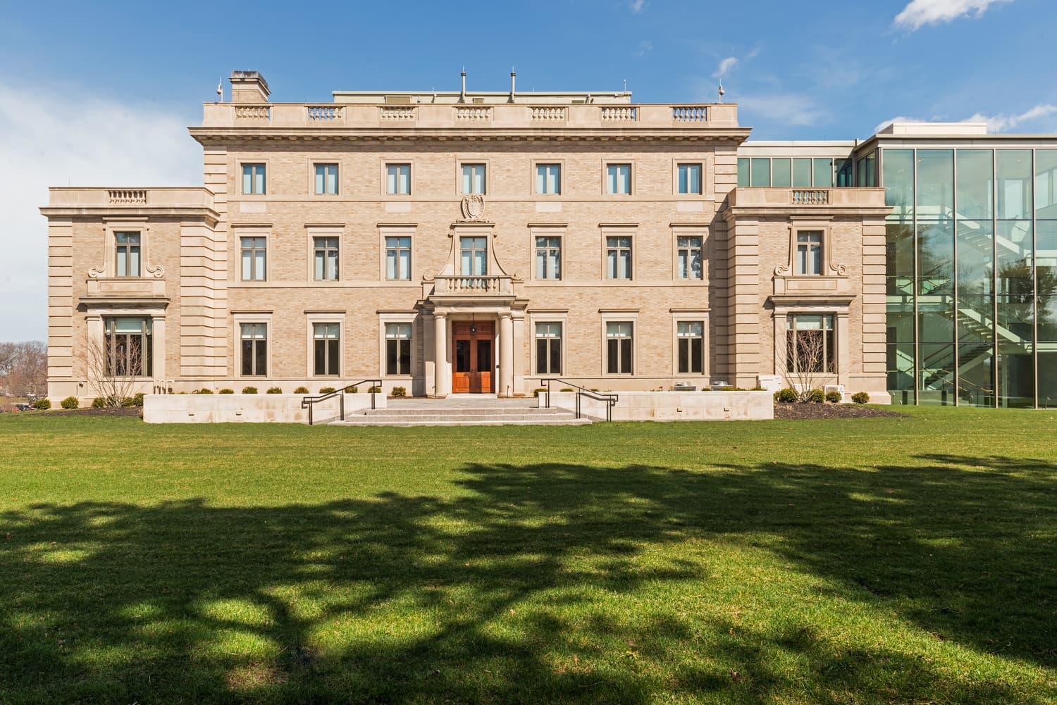 2101 Commonwealth exterior