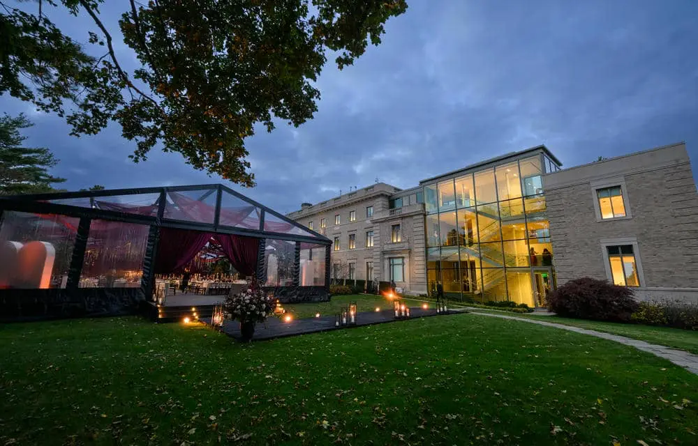 LanternWalkwayToTent-2