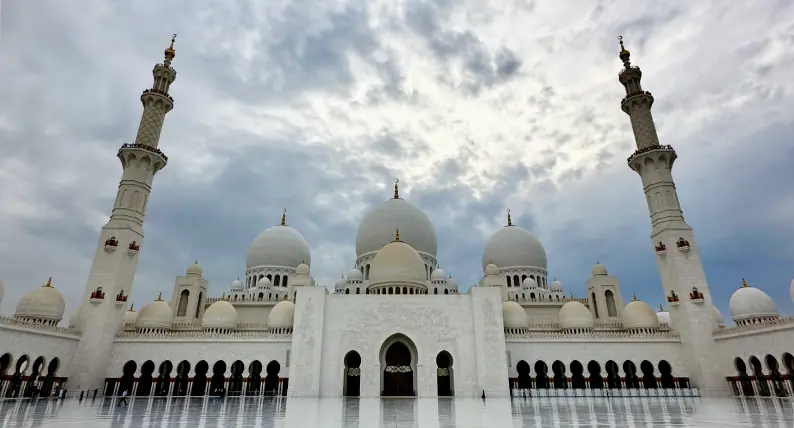 Sheikh Zayed GHrande Mosque in Abu Dhabi